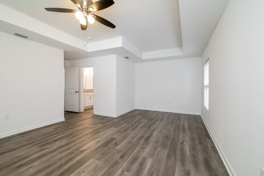 Building Photo - 451 Martigues Dr