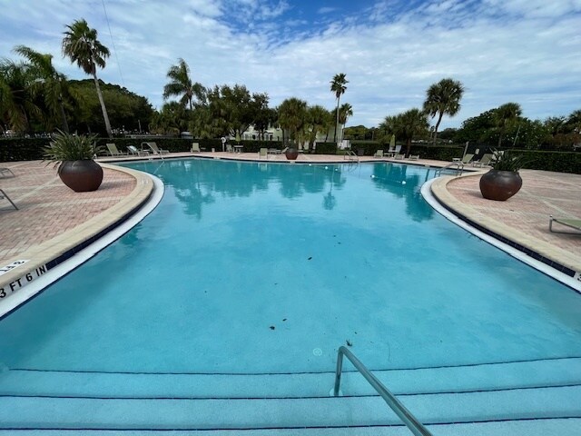 Building Photo - 5092 Beach Dr SE