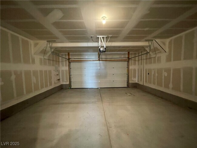 Building Photo - 4919 Olive Mesa Ave