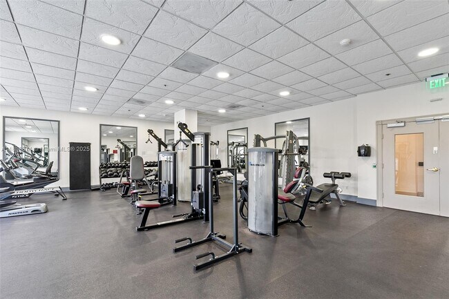 Building Photo - 2665 SW 37th Ave