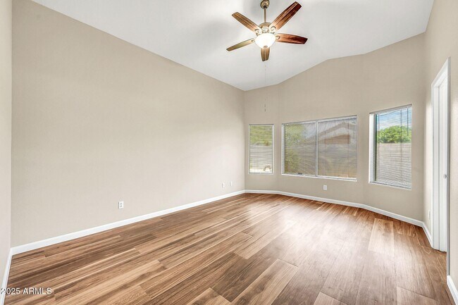 Building Photo - 3124 E Roveen Ave