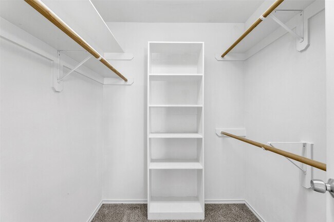 Building Photo - 24523 Rathford Ct