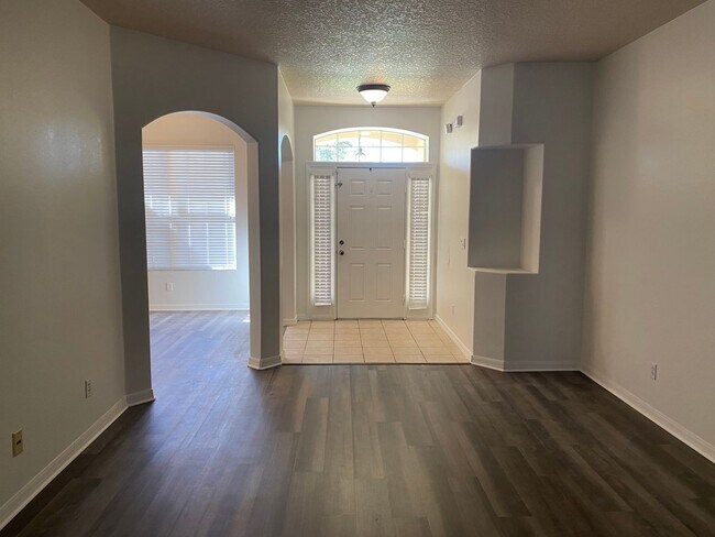 Building Photo - Pool Home for Rent