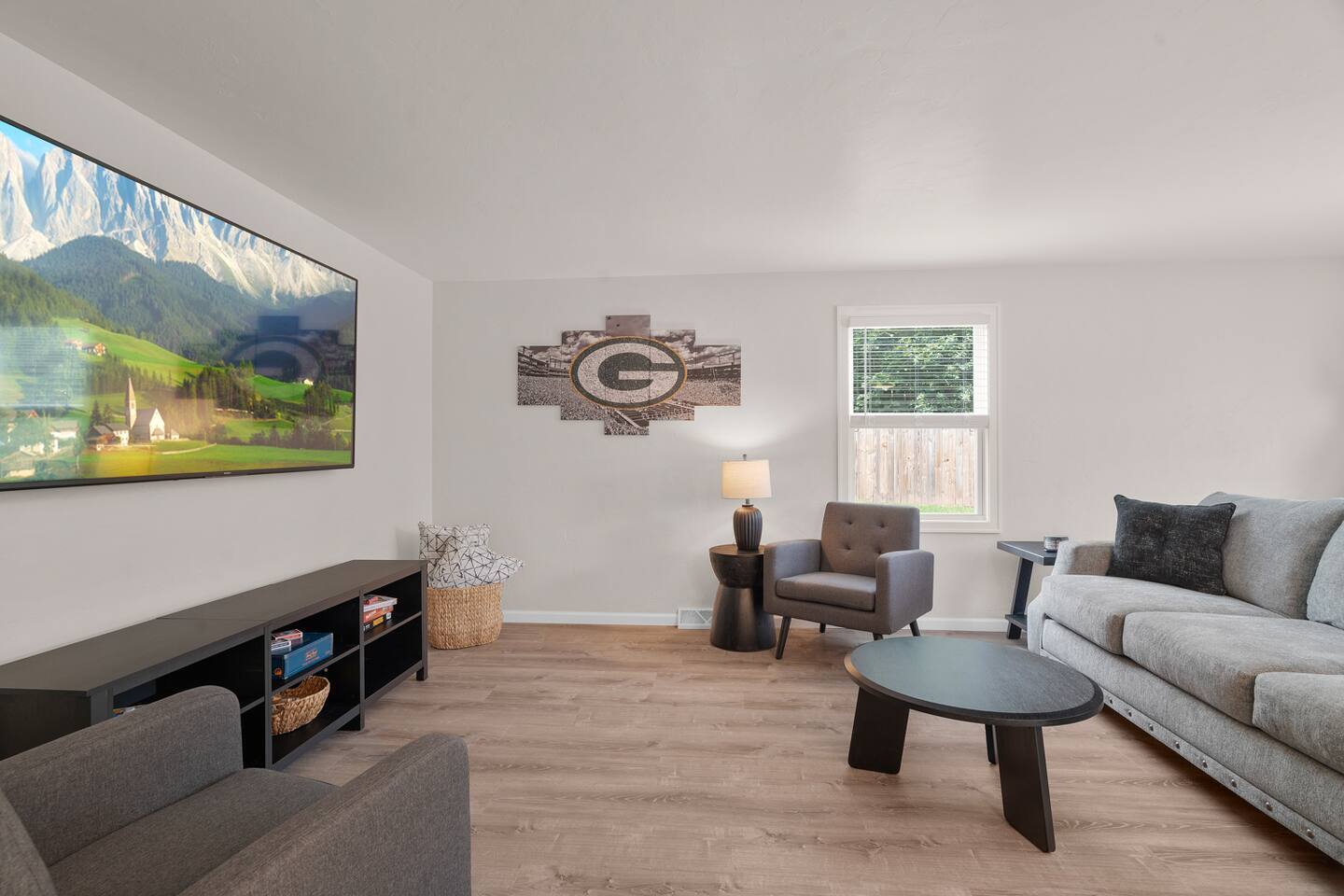 Building Photo - 2596 Parkwood Dr