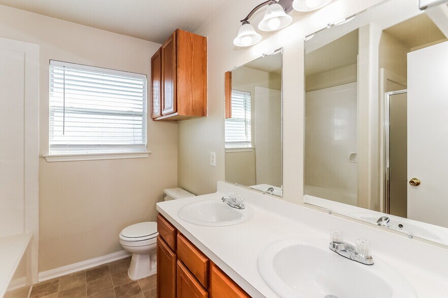 Building Photo - 7931 Brook Trail Cir