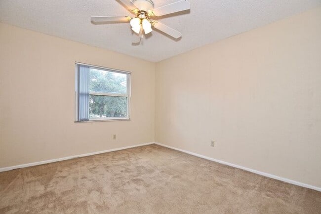 Building Photo - Modern 2/2 Condo in Hawthorne Village - Or...