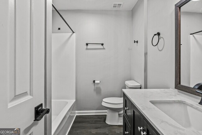 Building Photo - 140 Cumberland Ct