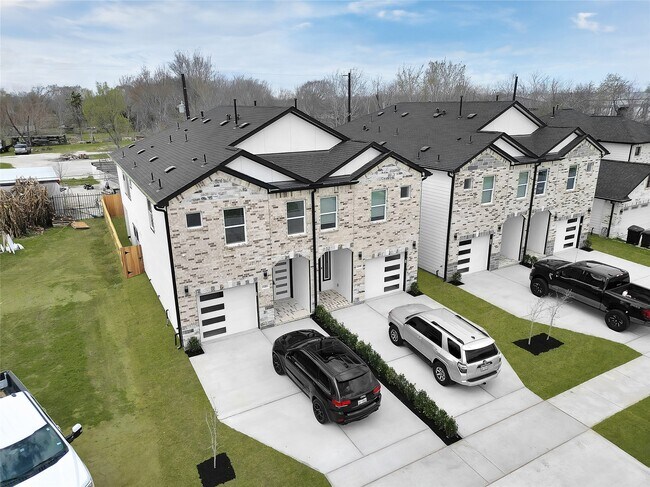 Building Photo - 13106 Donegal Way