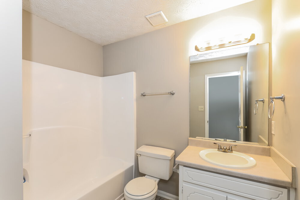 Building Photo - 320 Laurel Ln