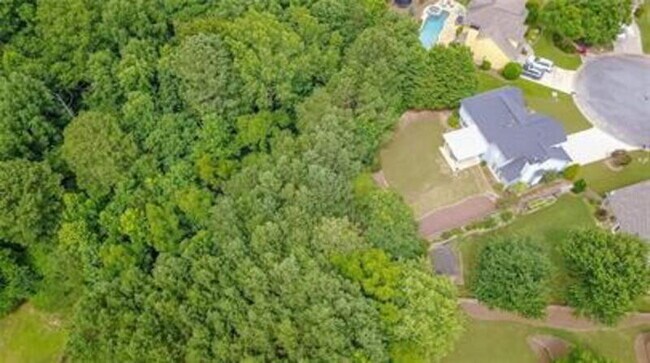 Building Photo - 513 Millside Tr