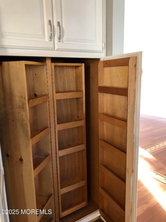 Building Photo - 683 Princess Ct