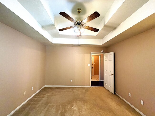 Building Photo - 405 Gina Dr