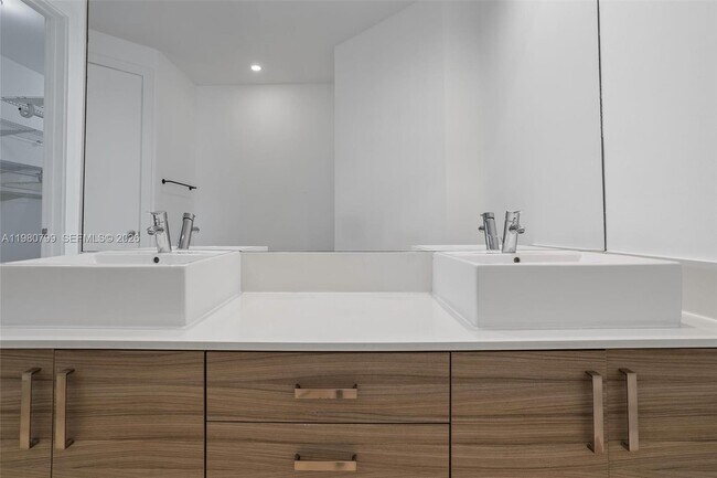 Building Photo - 2786 SW 34th Ave