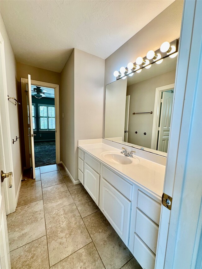 Building Photo - 12910 Watermist