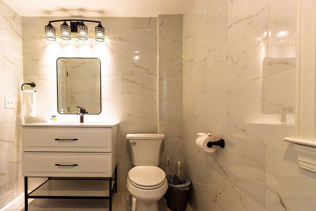 Building Photo - 717 Lancaster Ave