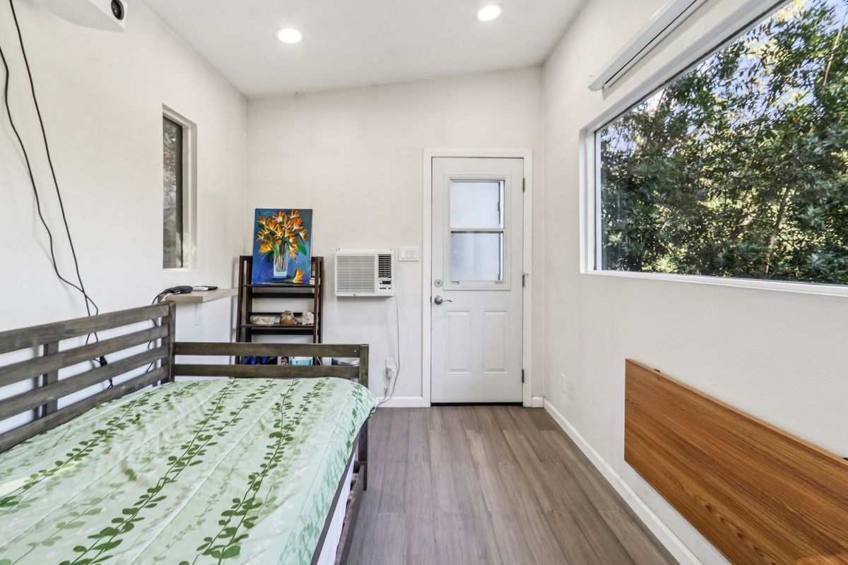 Building Photo - 432 Fernwood Pacific Dr