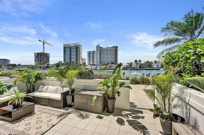 Building Photo - 7928 East Dr