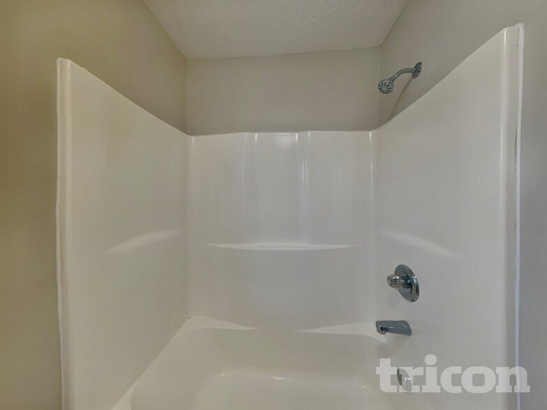 Building Photo - 629 Wolfchase Dr