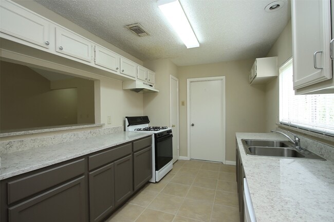 Building Photo - 13523 Harpers Bridge Dr