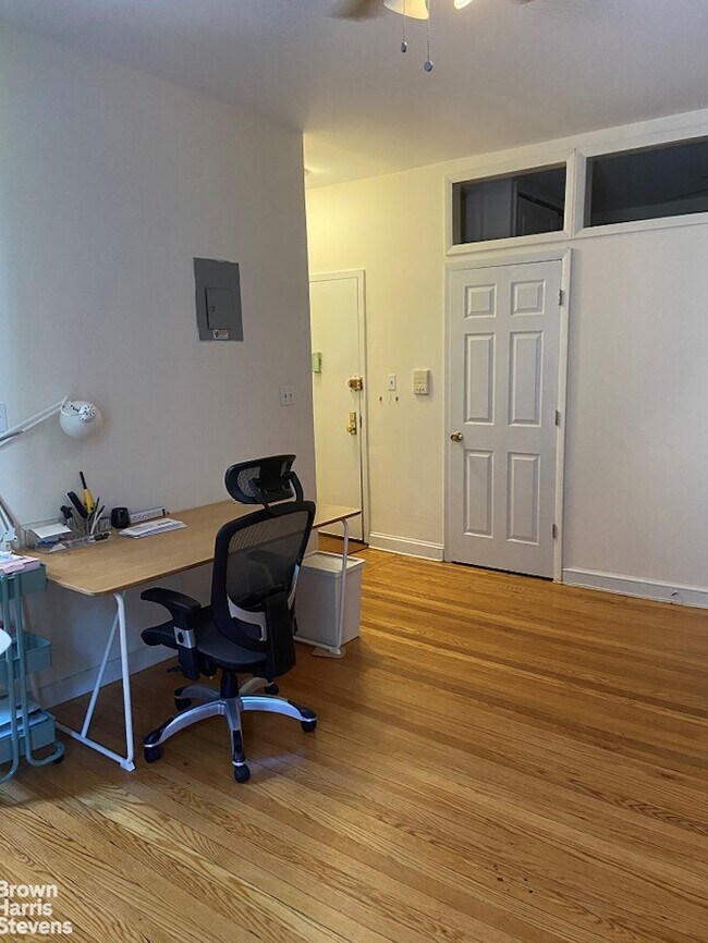 Building Photo - 854 10th Ave