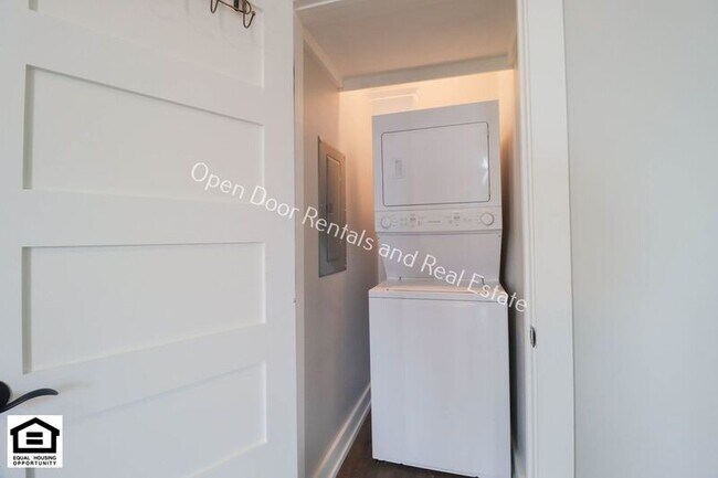 Building Photo - 113 1/2 W Maumee St