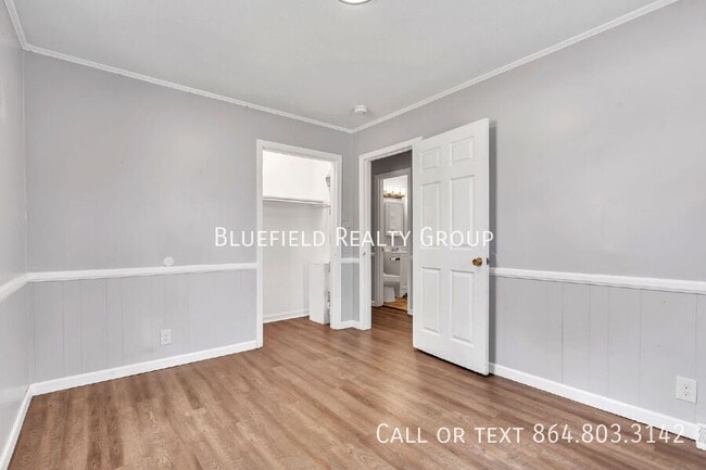 Building Photo - 107 111 River Rd Cir