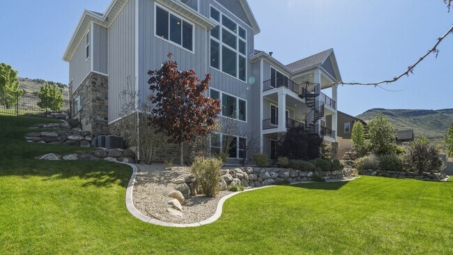 Building Photo - Luxurious Herriman 6 Bed with Indoor Court, Theater & Stunning Views!!!