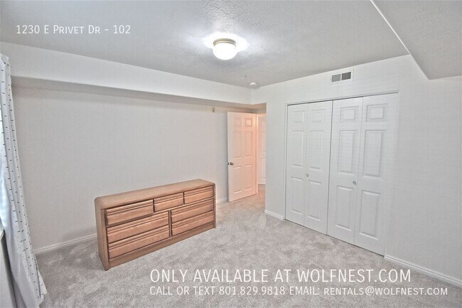 Building Photo - 1230 Privet Dr