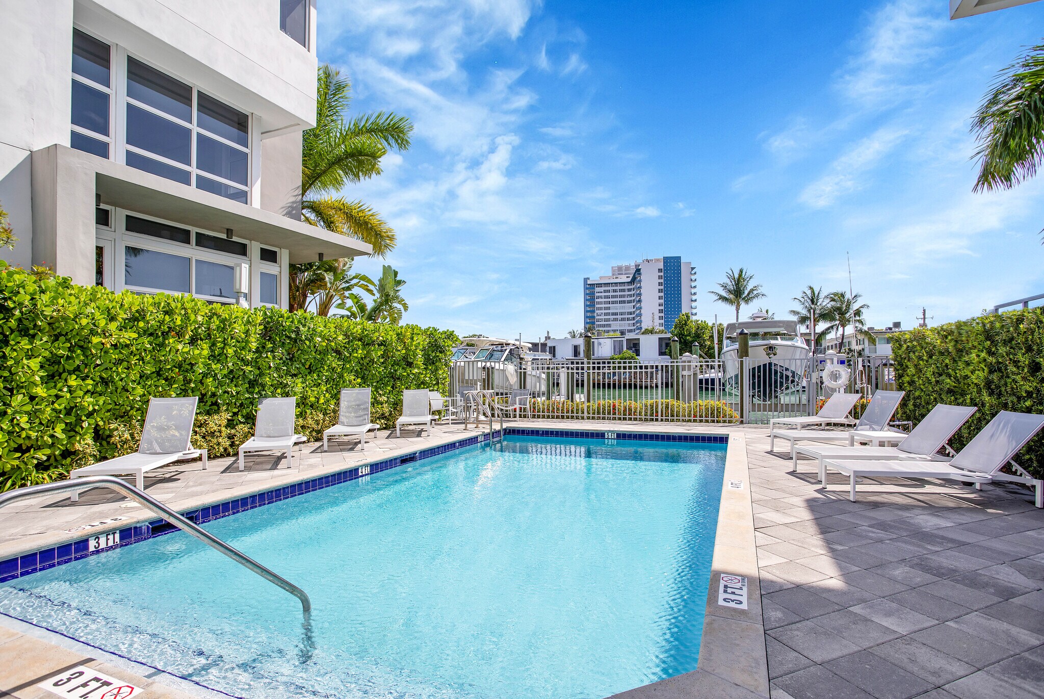 Building Photo - 87 N Shore Dr