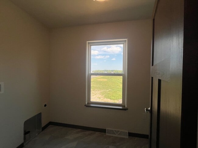 Building Photo - 1610 Eastside Cir