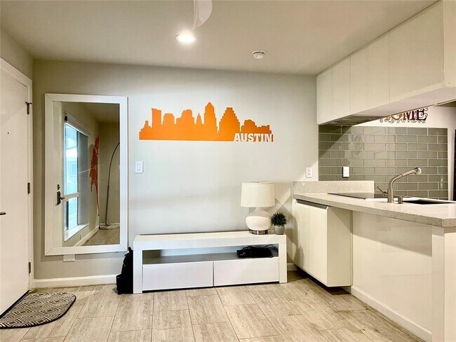 Building Photo - 3110 Red River St