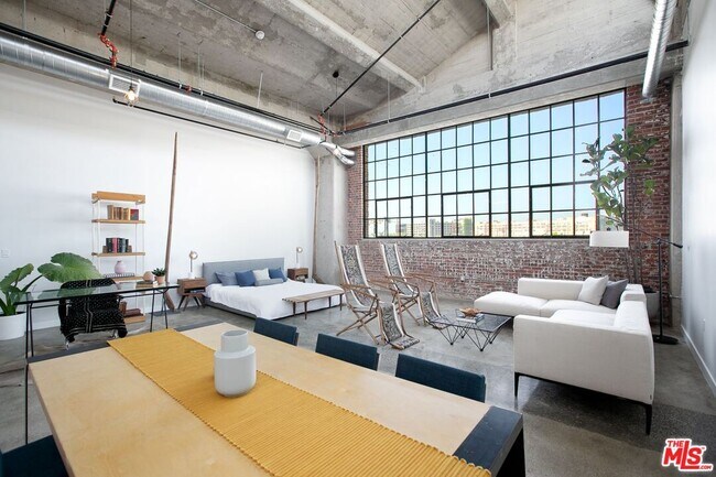 Building Photo - 691 Mill St