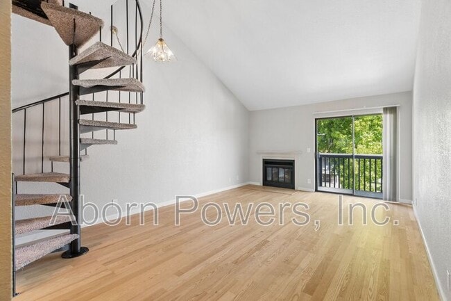 Building Photo - 3180 Country Club Dr