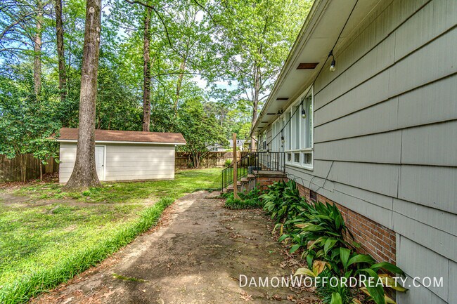 Building Photo - 1827 Parkridge Dr