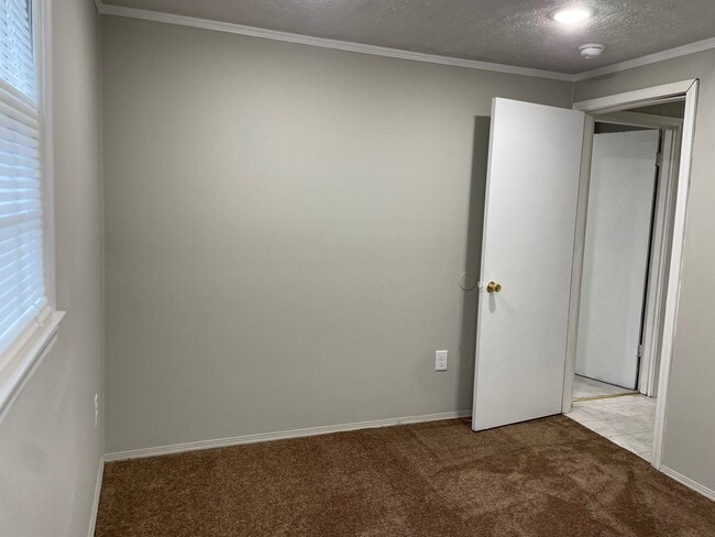 Building Photo - 3 BED, 1 BATH BRICK HOME LOCATED IN TROY