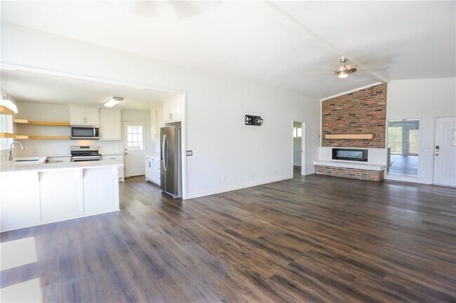 Building Photo - 42 Hope Dr