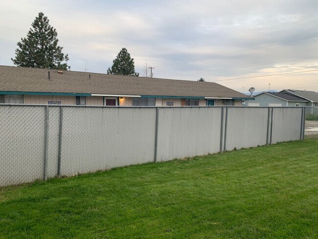 Building Photo - 1813 E 3rd Ave