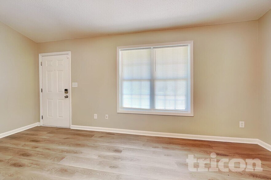 Building Photo - 621 Southern Trace Crossing