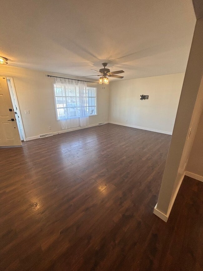 Building Photo - Indian Hills 3 Bedroom 2 full Bath 2300 Sq ft