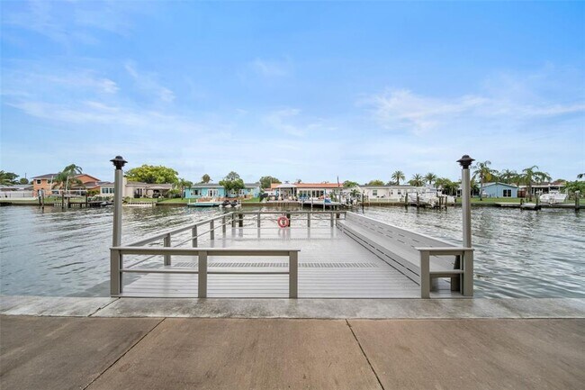 Building Photo - 4725 Cove Cir