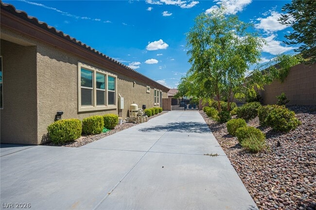 Building Photo - 10300 Mystic Ledge Ct