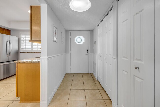 Building Photo - New Smyrna 2BD/2BA Beach Condo in Waterfront Community!