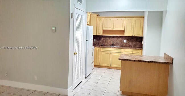 Building Photo - 4163 SW 67th Ave