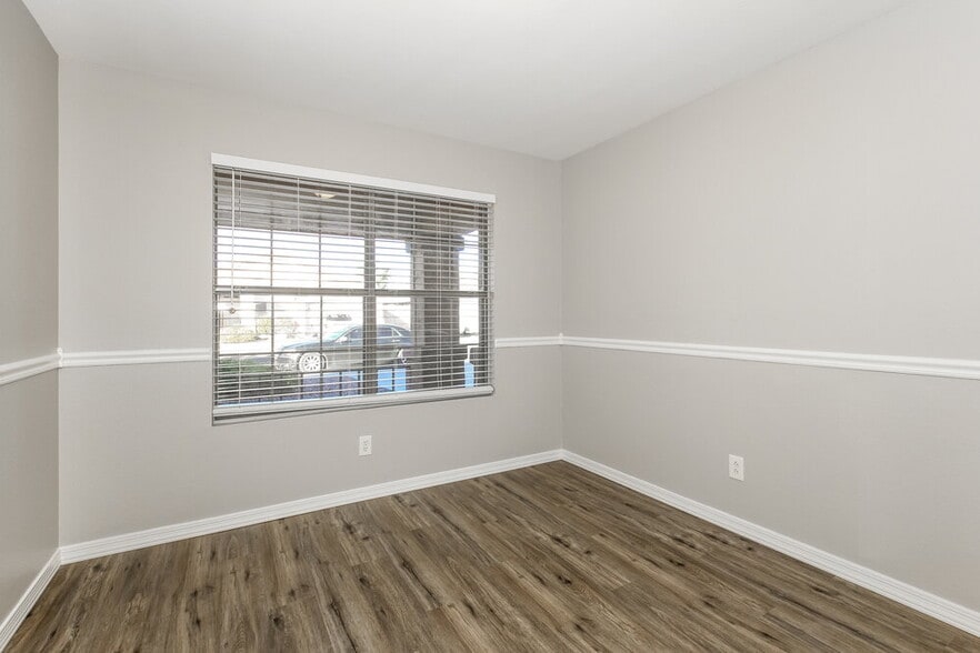 Building Photo - 6525 W Behrend Dr