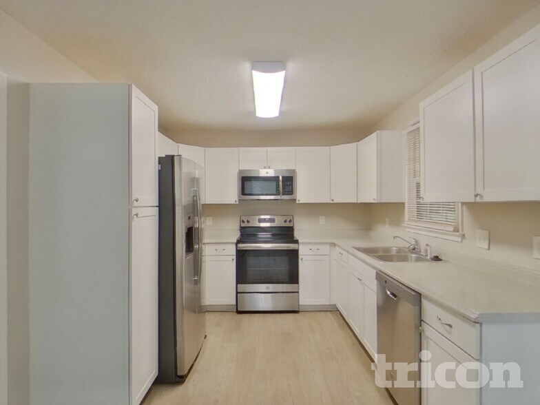 Building Photo - 204 Kemsing Rd