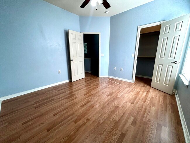 Building Photo - 1707 Chestnut Ave