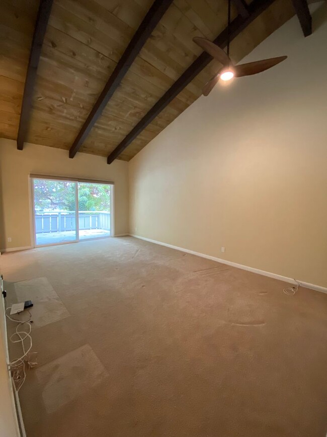 Building Photo - 2 bed 2 bath Condo nestled in the Parkview...