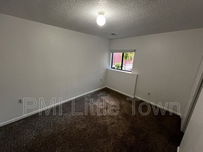 Building Photo - 2969 W Rowland Pl