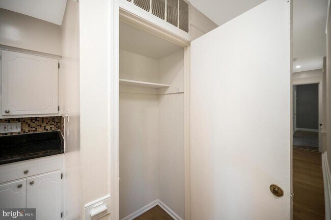 Building Photo - 3890 Mariposa Pl