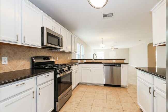 Building Photo - 15322 Key Crest Ln